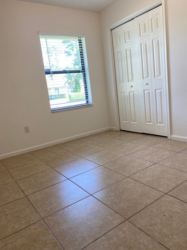 Building Photo - 1098 Crassula Ct