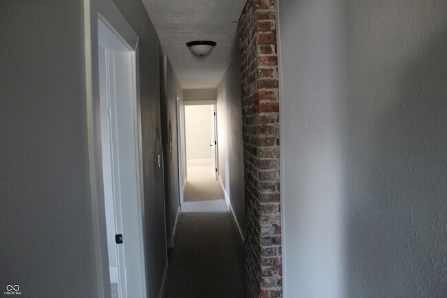 Building Photo - 1216 N Oakland Ave