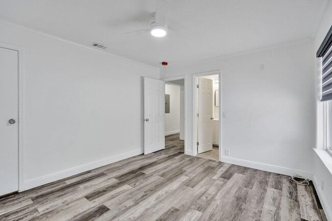 Building Photo - 229 SW 1st Ave