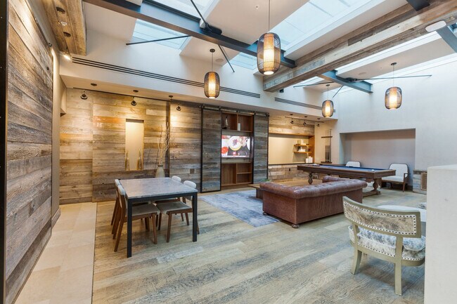 Building Photo - 18 10th St