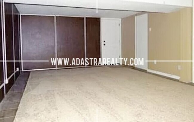 Building Photo - Affordable 3 Bedroom Ranch Home w/Finished Basement in KCMO-Available in AUGUST!!