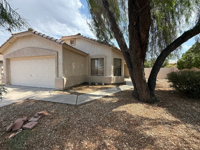 Building Photo - Spacious 4-Bedroom Home with Large Backyar...