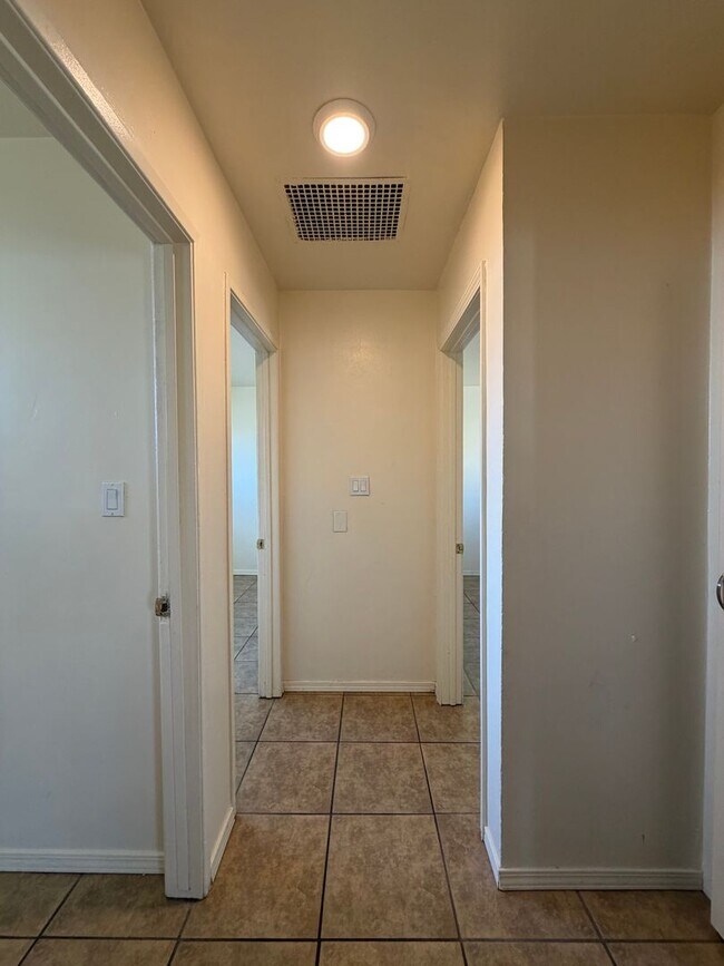 Building Photo - P363