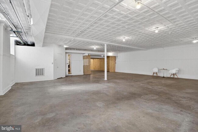 Building Photo - 2512 E Lehigh Ave