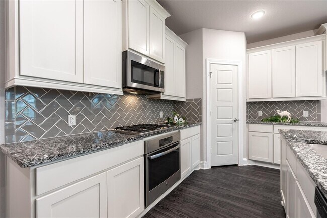 Building Photo - 16611 Highland Country Dr