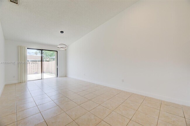 Building Photo - 6707 NW 193rd Ln