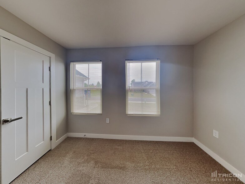 Building Photo - 215 Wellwood Way