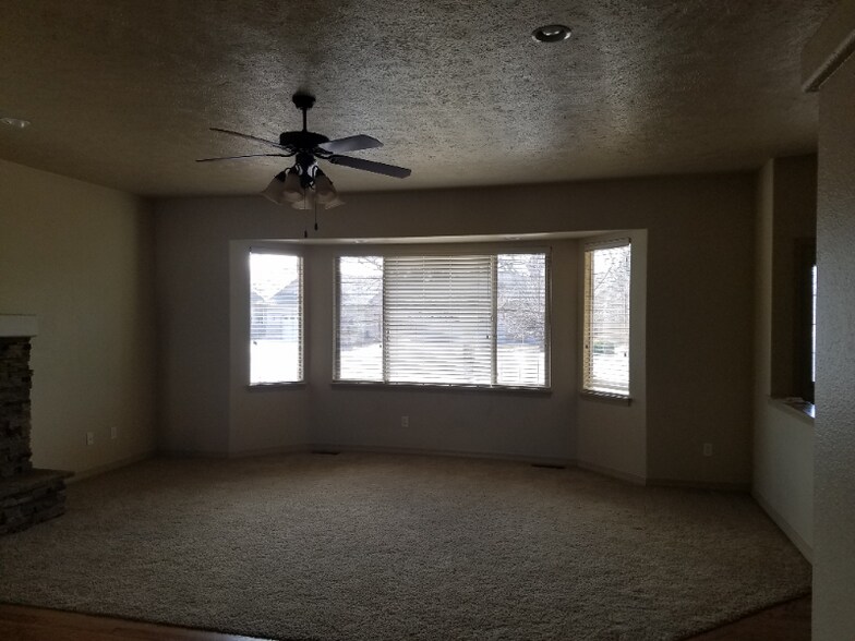 Building Photo - 725 Woodridge Court
