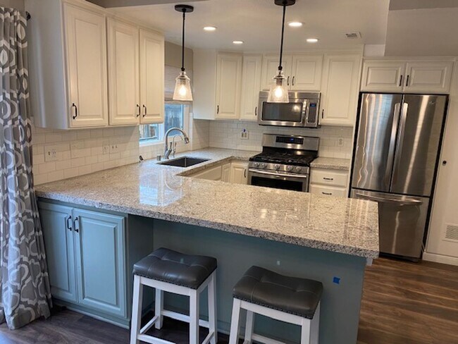 Building Photo - 7895 Rancho Fanita Dr