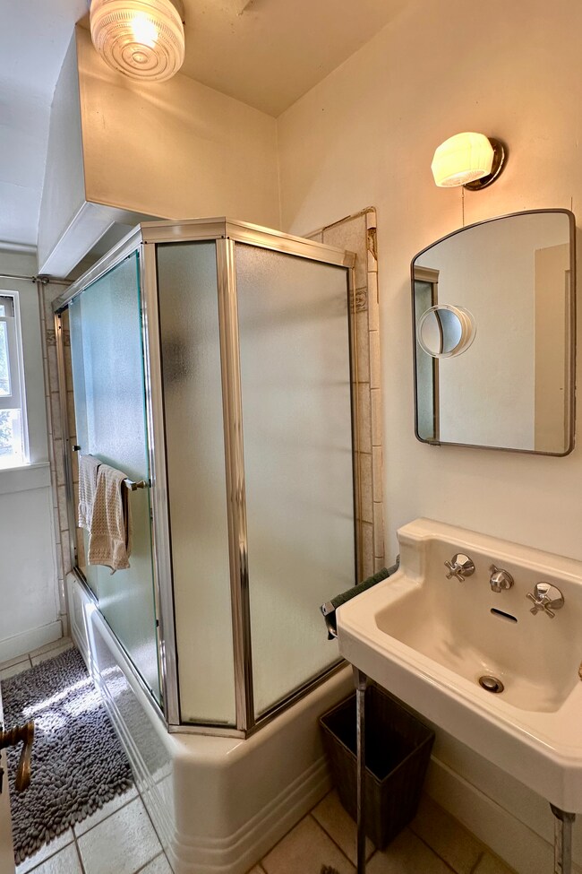 Building Photo - 2499 Madrona Ave
