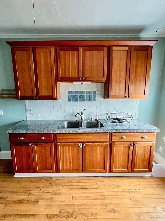 Kitchen - 179 Dartmouth st