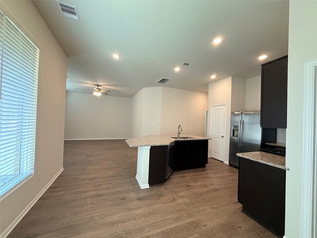 Building Photo - 405 Magnolia Ln