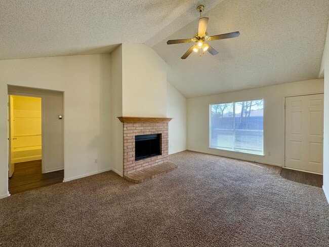 Building Photo - 974 Parkview Cir