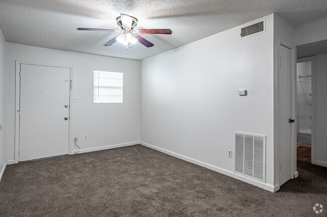 1BR, 1BA - 400 SF Unit - Regency Arms Apartment Homes