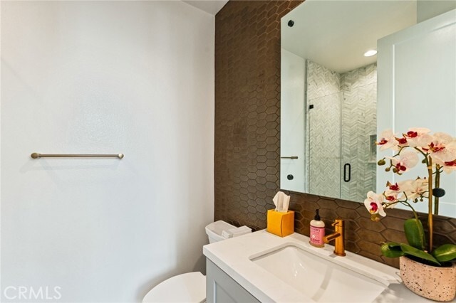 Building Photo - 2116 Cresta Dr