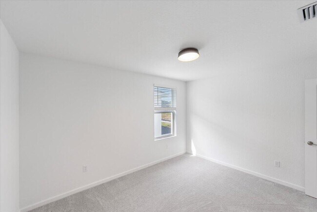 Building Photo - 11161 NW Fernbrook Dr