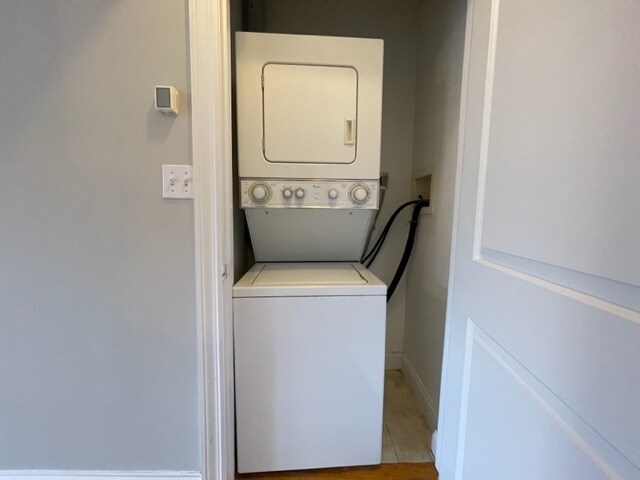 Building Photo - 742 W Addison St