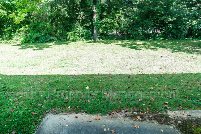 Building Photo - 109 Louella Dr