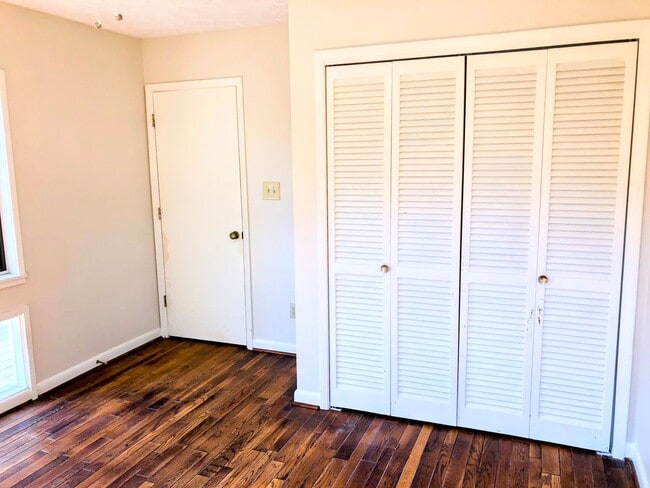 Building Photo - 3 bedroom 2.5 bathroom Home Near UGA and on the UGA Busline!
