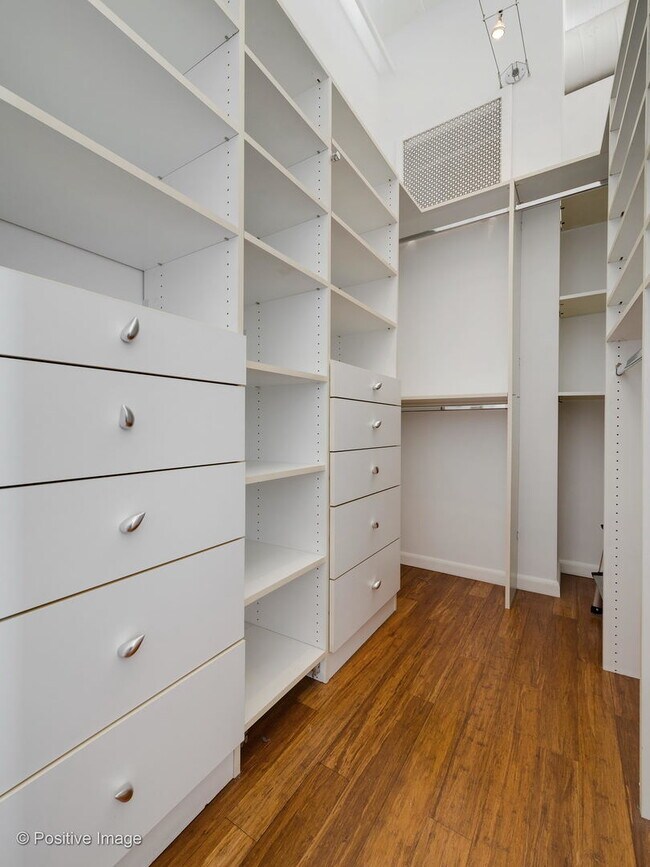 Building Photo - 728 W Jackson Blvd