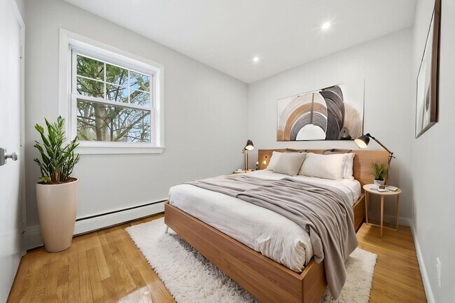 Building Photo - 11 Schubert St