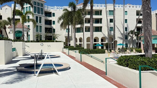 Building Photo - 100 SE 5th Ave