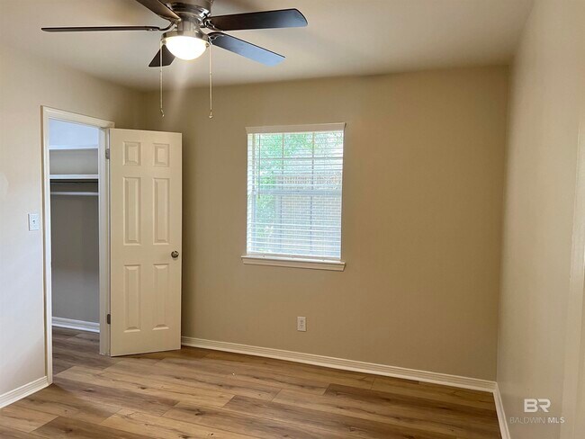 Building Photo - 112 Kingswood Dr