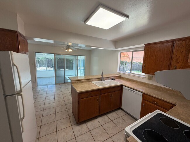 Building Photo - 3 Bedroom | 1.5 Bathroom | Single Family Home in Carmichael