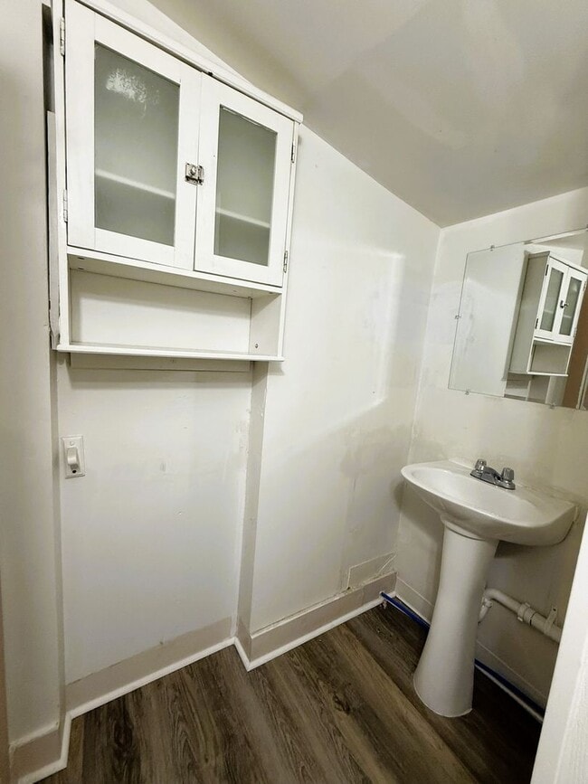 Building Photo - Charming 1 Bedroom, 1 Bath Bungalow