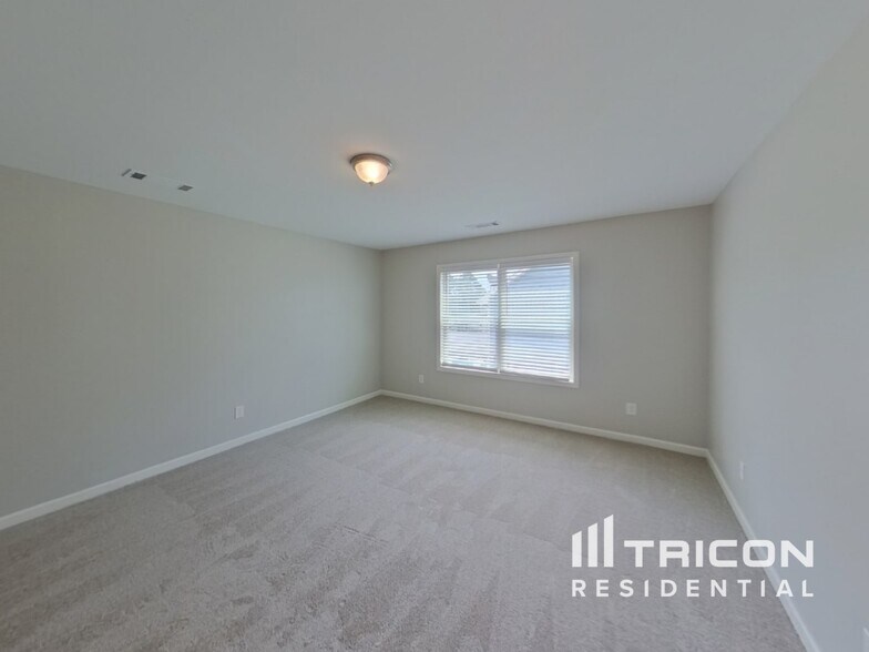 Building Photo - 2143 Massey Ln