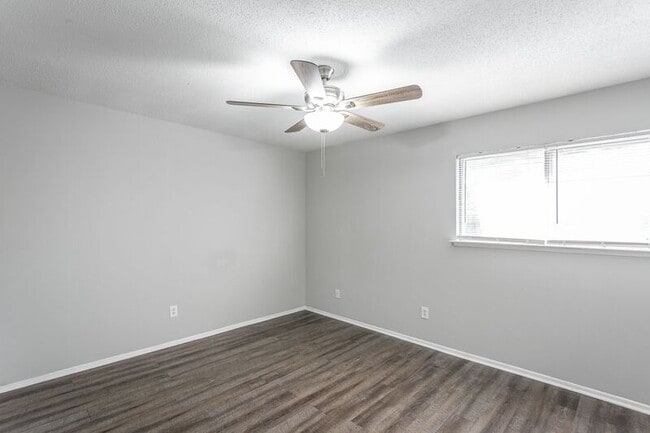 Building Photo - 4405 Delashmitt Rd