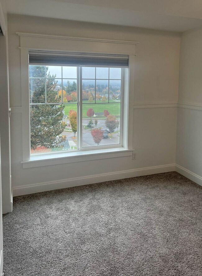 Building Photo - Beautiful West Linn Home in a Quiet, Desirable Neighborhood