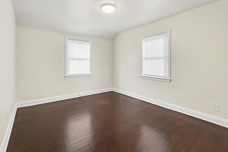 Building Photo - 3219 Taylor Ave