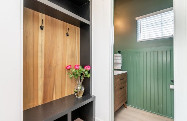 Building Photo - Do Not Miss this Beautiful piece of property.