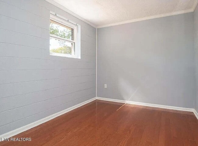 Building Photo - 128 Farlow Dr