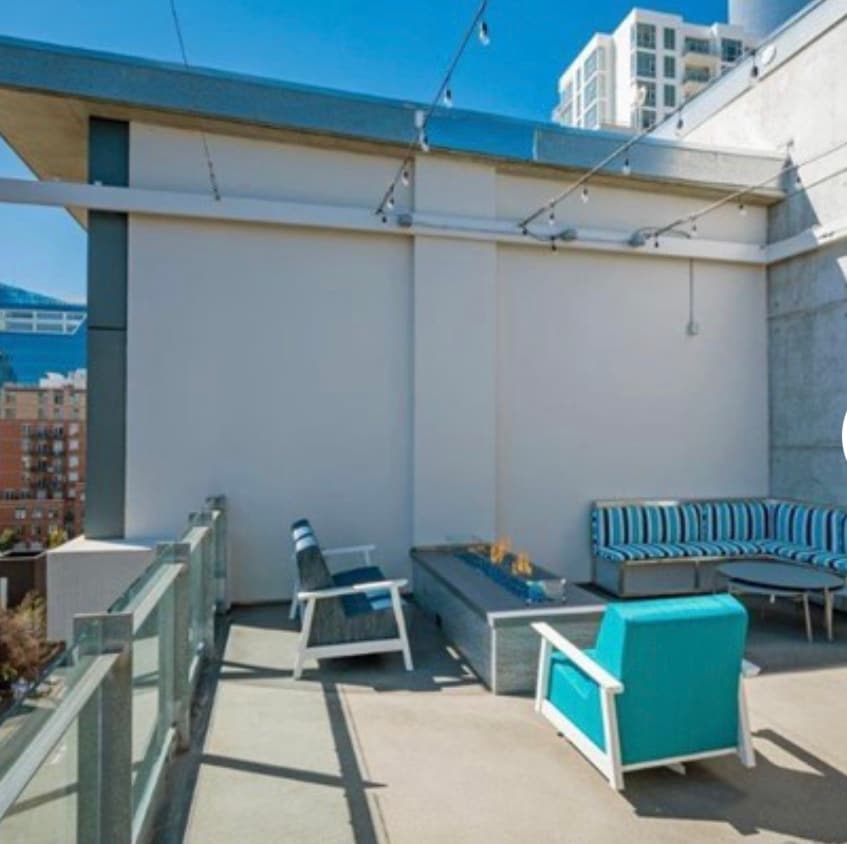 Building Photo - 1050 Island Ave