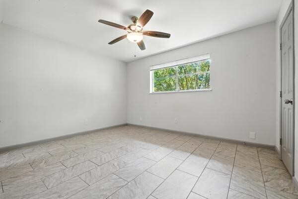 Building Photo - 10615 Twin Oak Dr
