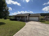 Building Photo - ALL ONE LEVEL IN CLINTON! 3 BDRM, 2 BATH WITH 2 CAR GARAGE!!
