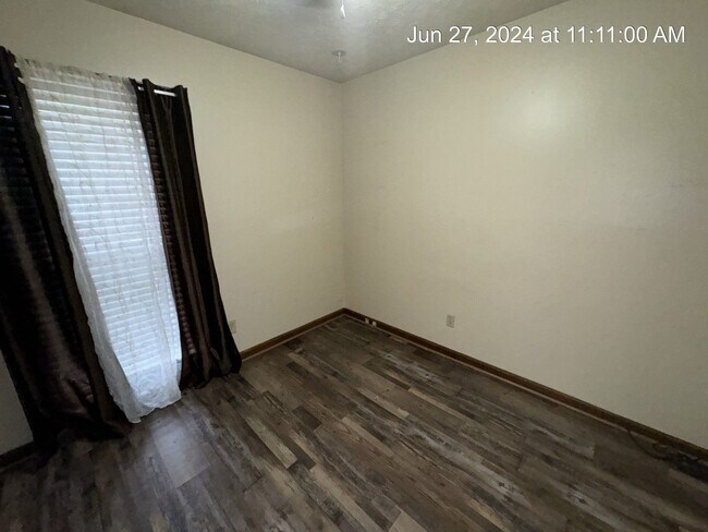 Building Photo - 501 Hollyberry Ln