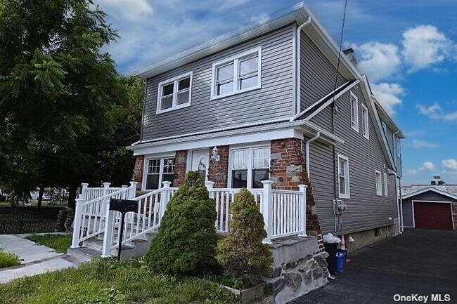 Building Photo - 74 Davis St