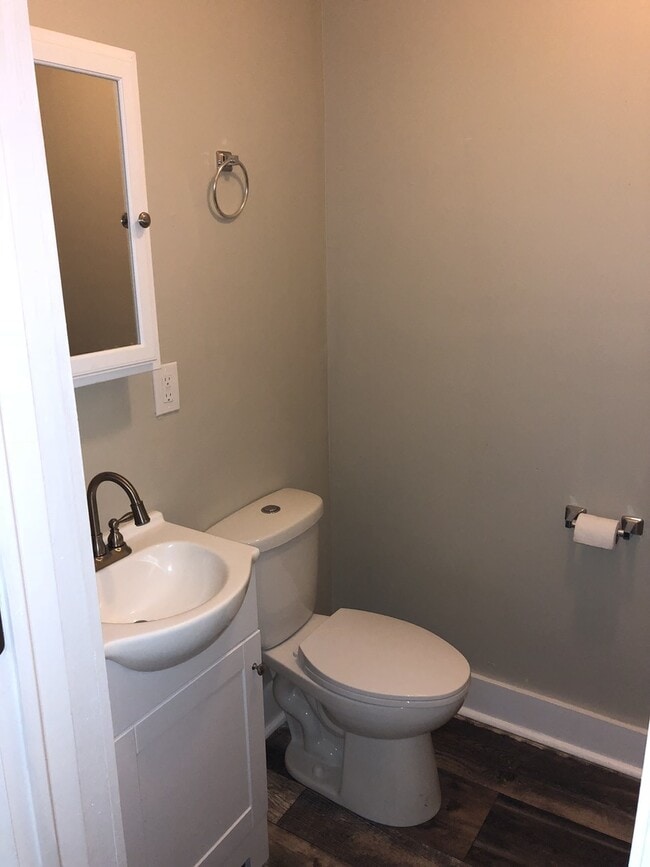 Building Photo - Updated 5BR/1.5BA Rent to Own Single Family Home
