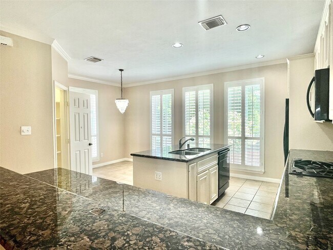 Building Photo - 32 Waugh Dr