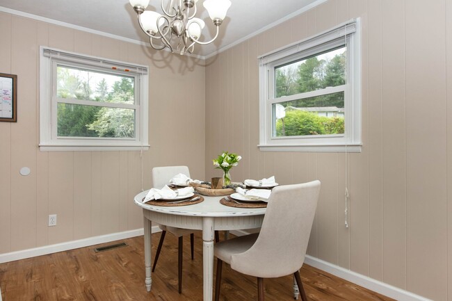 Building Photo - 3BR/2BA Home with Detached Garage – Fletch...