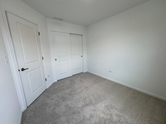 Building Photo - 14942 S McCarthy Cir