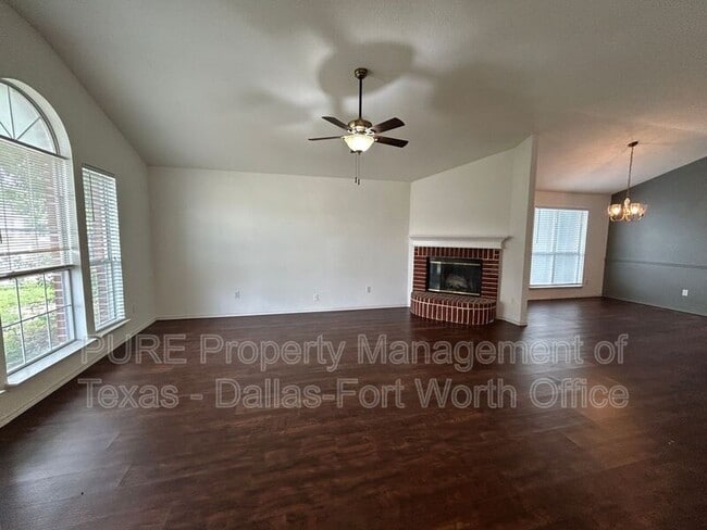 Building Photo - 5945 Ravenya St