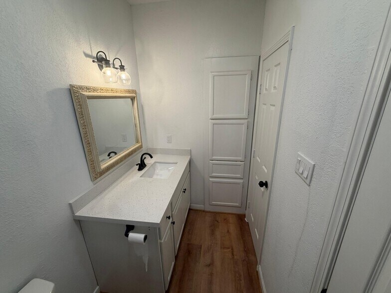 Building Photo - 2323 Fairwind Rd