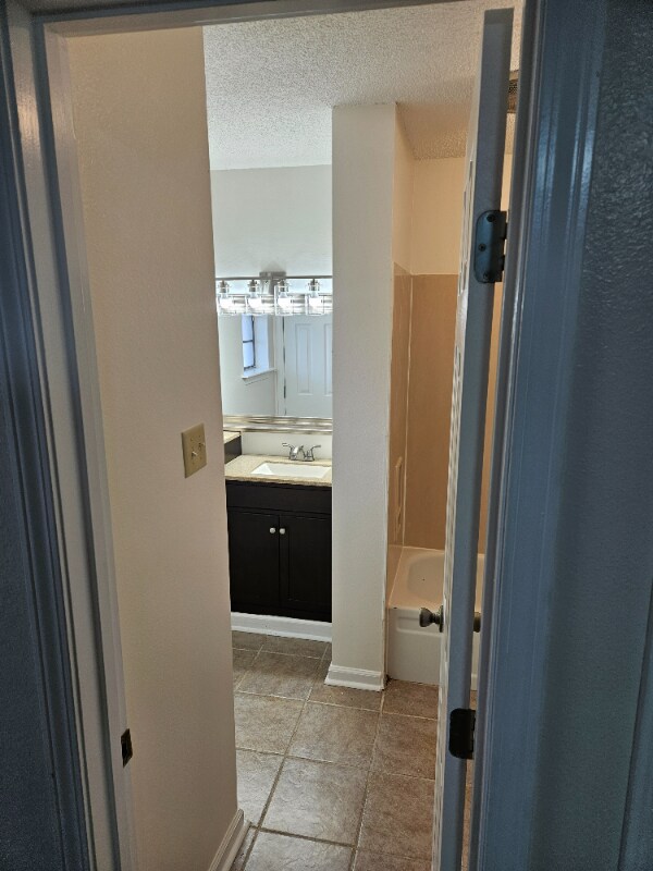 Building Photo - 3114 Vancouver Dr