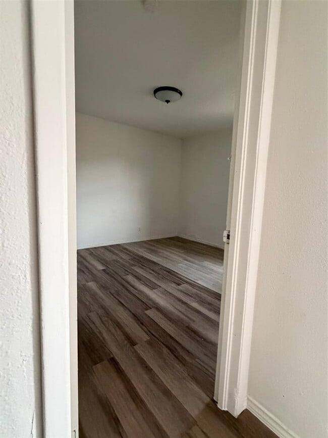 Building Photo - 1006 N Meadows Dr