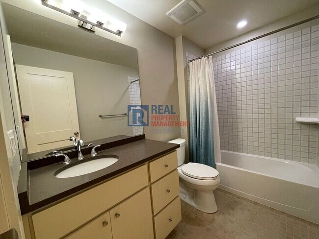 Building Photo - 233 S Pearl St