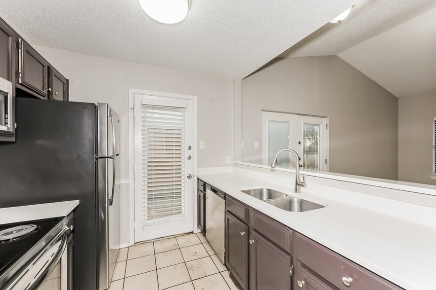 Building Photo - 140 Callender Dr